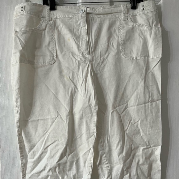 Chico’s Size 3 Women’s White Capri Pants 4 Pockets, Zip Up. Made - Picture 1 of 13